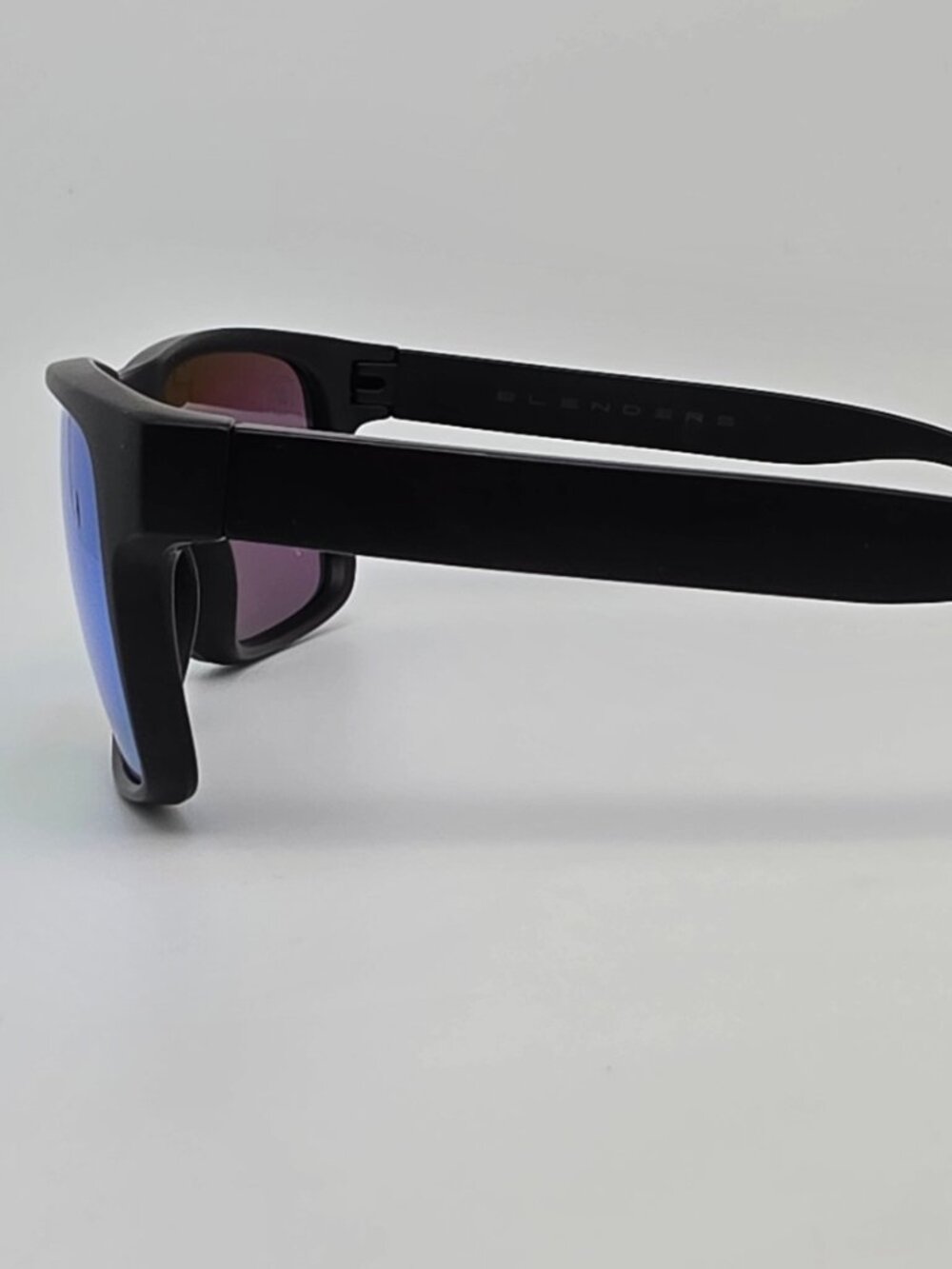 Blenders Canyon Celtic Light Matte Black Frame Polarized Green Mirror Sunglasses - Picture 4 of 13